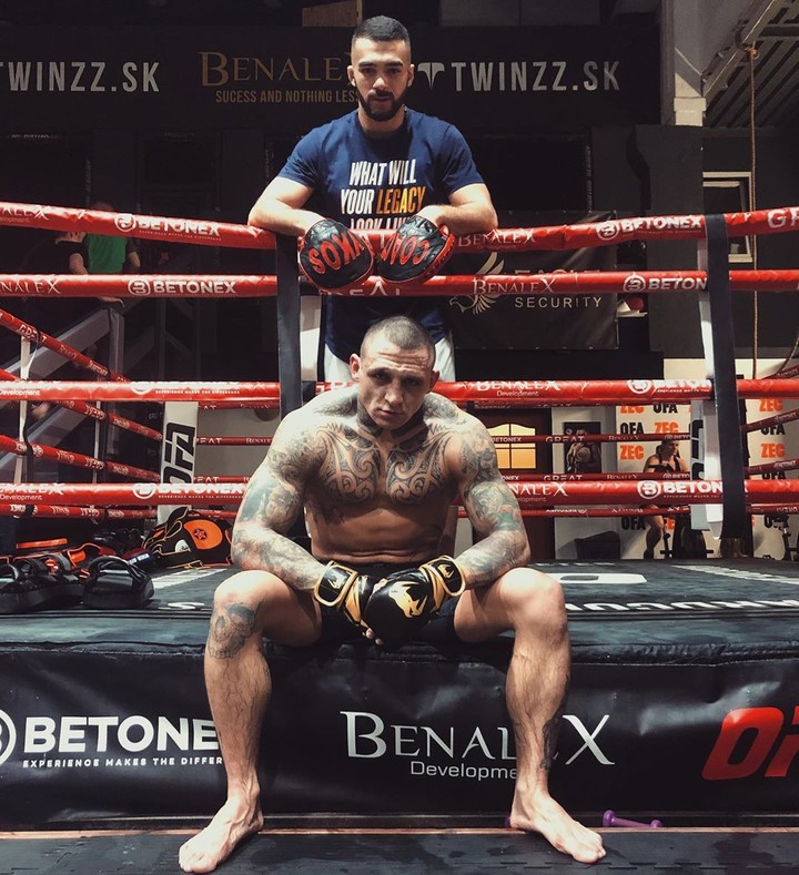 Trénuje s elitou slovenského MMA. Kto je Ykos Ibragimov?